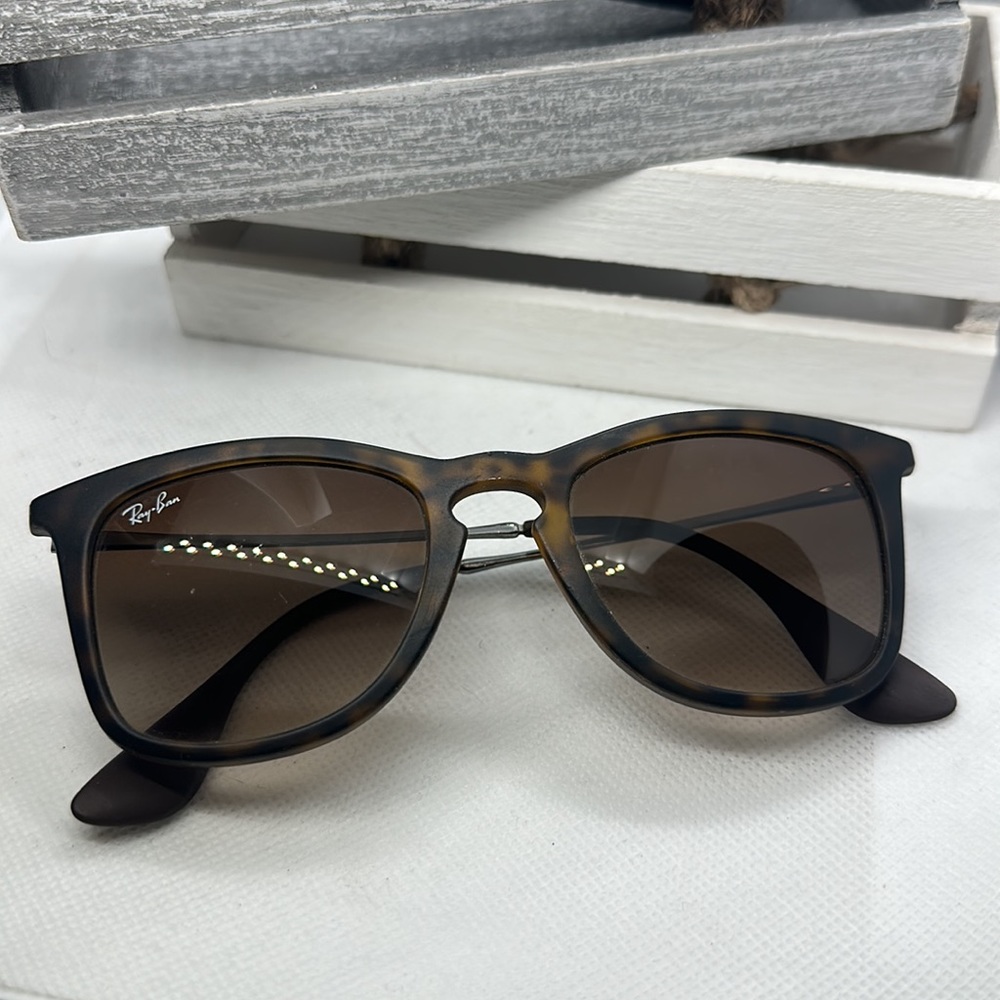 RAY-BAN